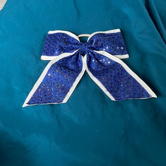 Bow - Picture 1 of 2